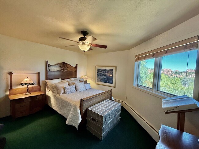 Building Photo - Historic Manitou Springs Home for Rent – M...