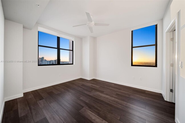 Building Photo - 555 NE 8th St