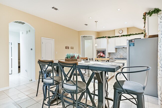 Building Photo - 3033 Broadhaven Dr