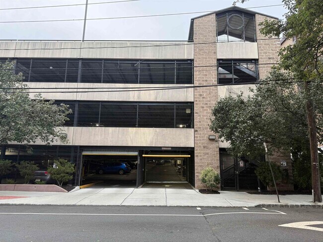 Building Photo - 518-530 Gregory Ave