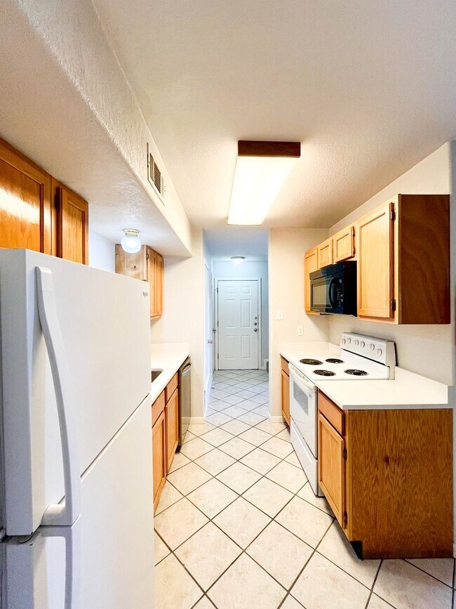 Building Photo - 2302 Wales Cir