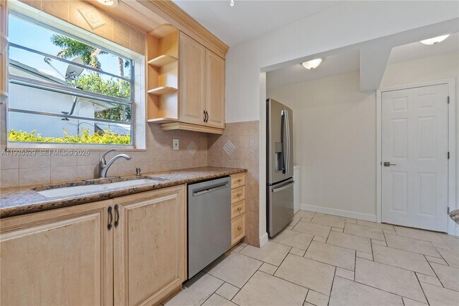 Building Photo - 232 SE 6th St