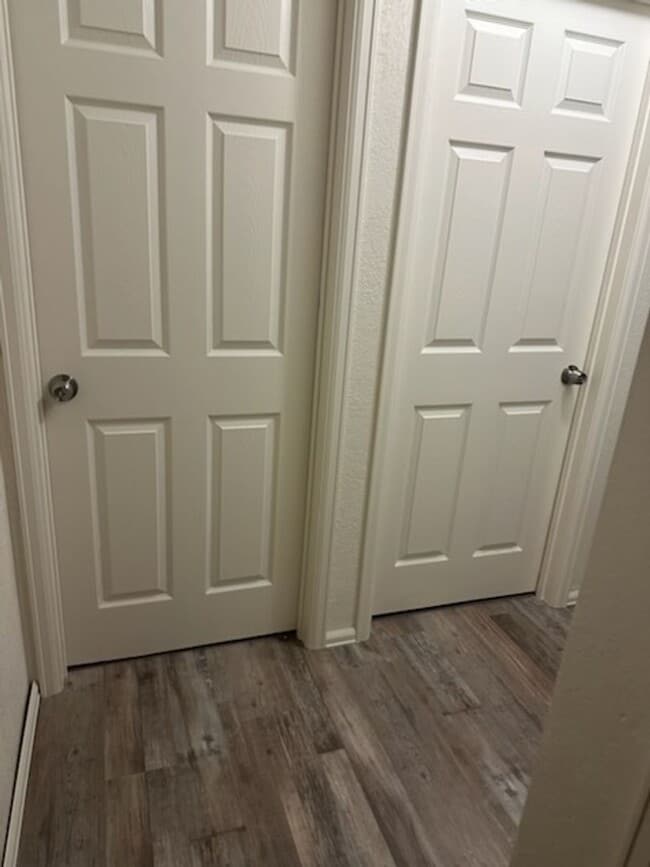 Building Photo - 2 Bedroom 1 Bath duplex