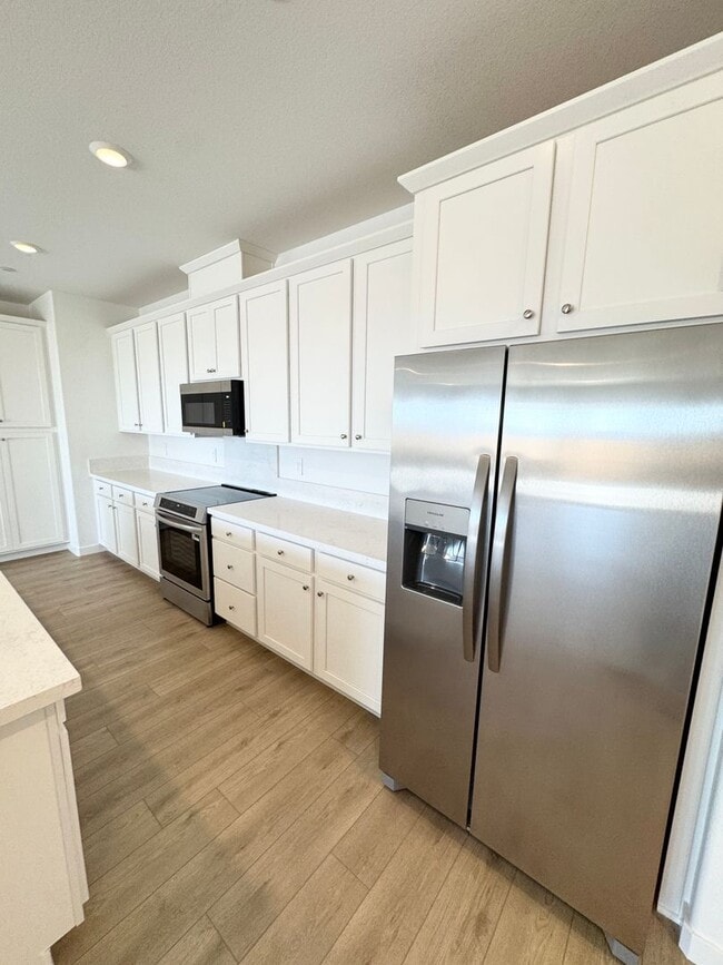 Building Photo - 5372 Island Yacht Wy