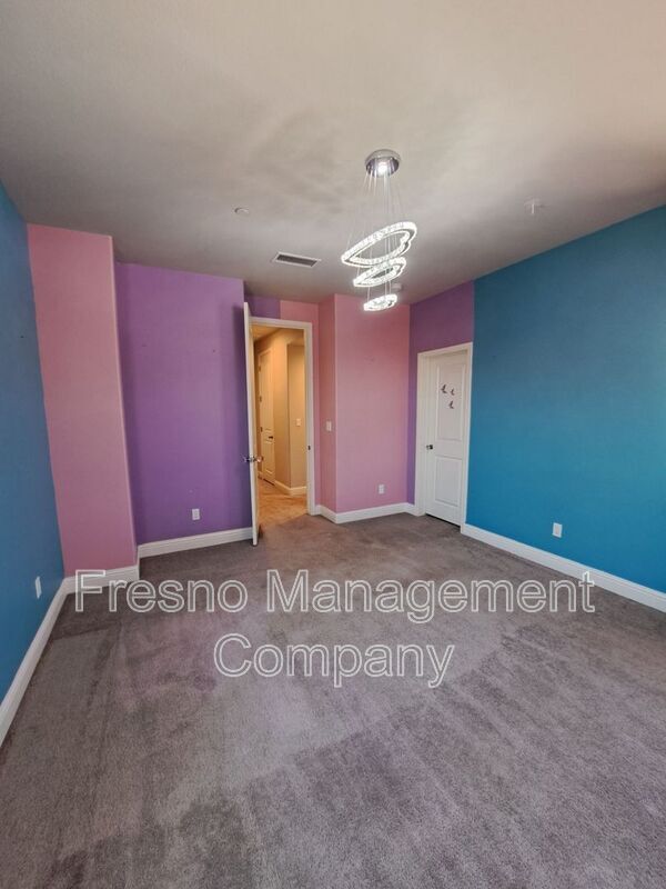 Building Photo - 4266 Sierra Madre Ave