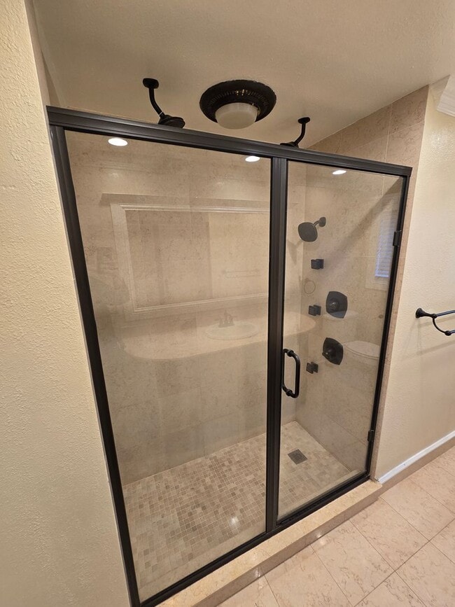 Building Photo - HUGE Bonus room ! Remodeled !  Hardwood Flooring Throughout & New Carpet in Bedrooms, Tile, Grani...