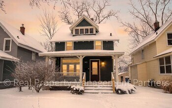 Building Photo - 3 Bedroom 1 Bath Home in Midtown GR – Fully Fenced Yard