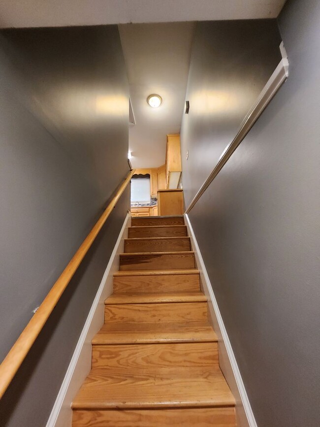 Building Photo - Cute duplex in Belmont-