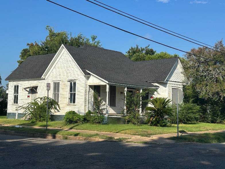 Building Photo - 30 16th St