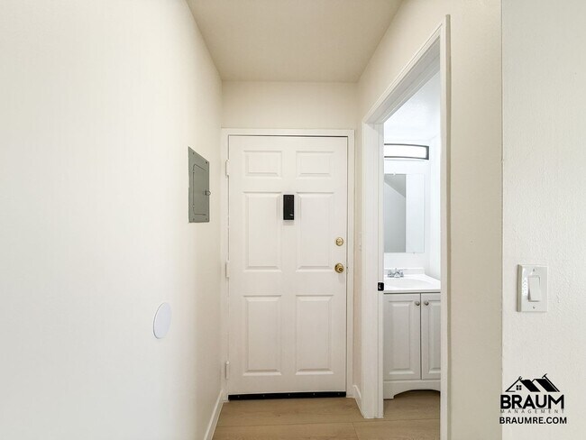 Building Photo - 11228 Huston St
