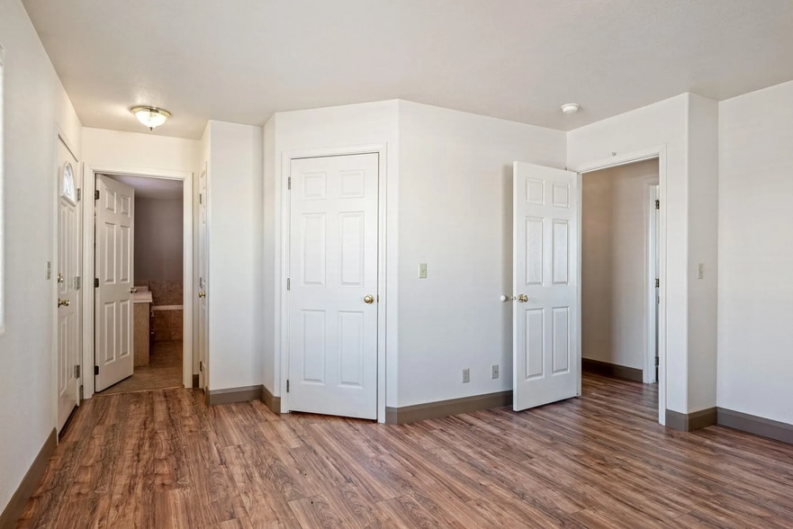 Building Photo - 1852 N Wedgewood Ln