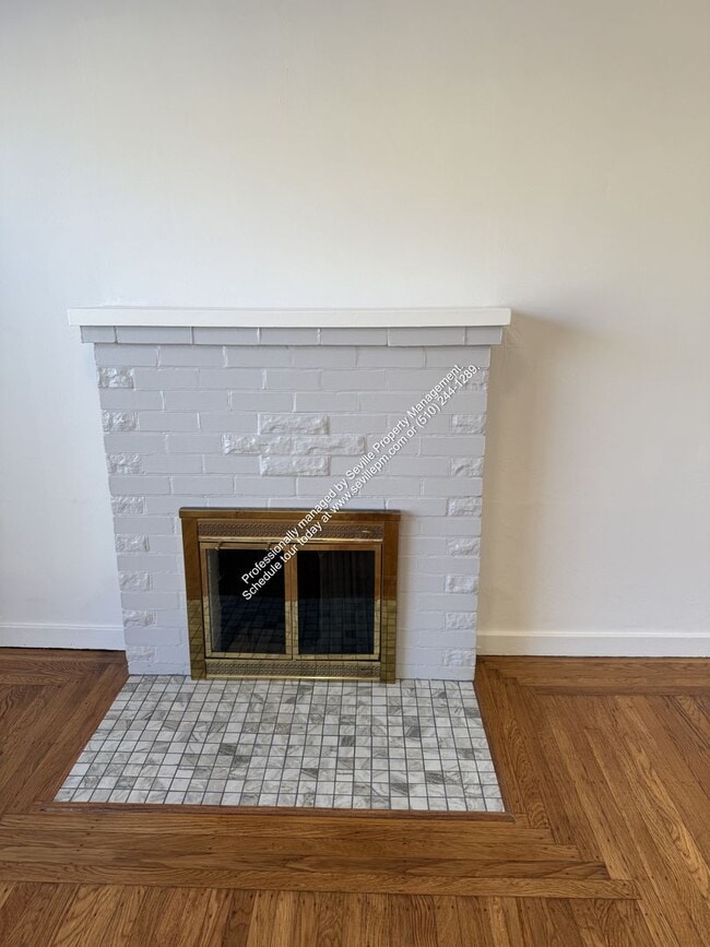 Building Photo - Berkeley Gem w/plenty of outdoor space...available now!