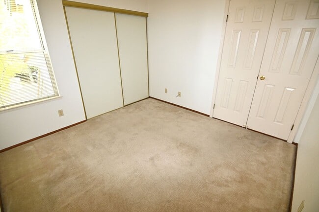 Building Photo - 1032 Summerplace Dr
