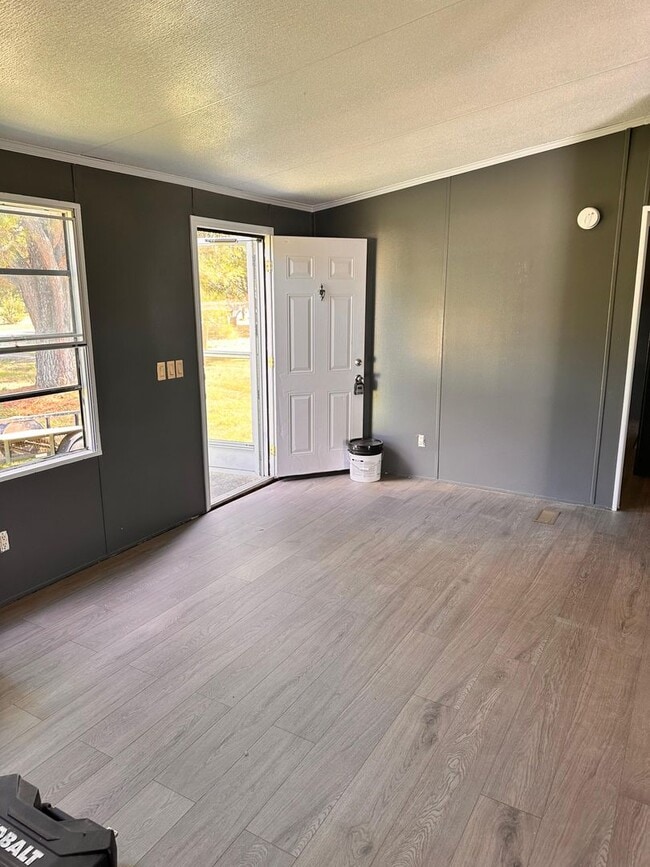 Building Photo - 3 BED 2BATH outside of Fayettville