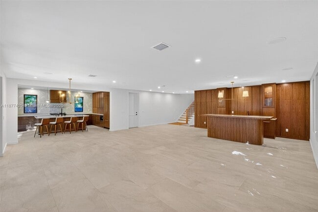 Building Photo - 2330 Overbrook St