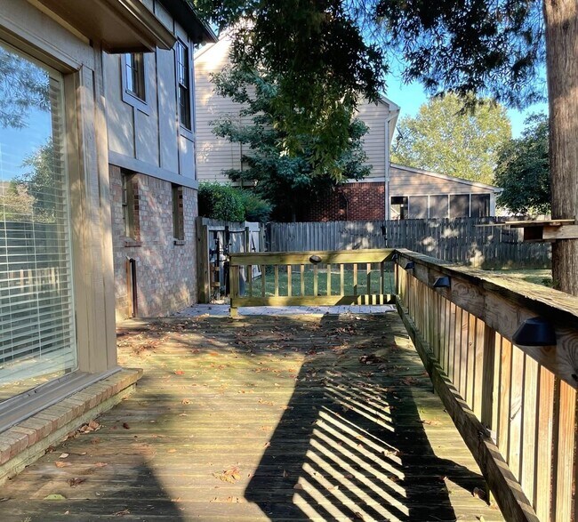 Building Photo - 333 Songbird Rd