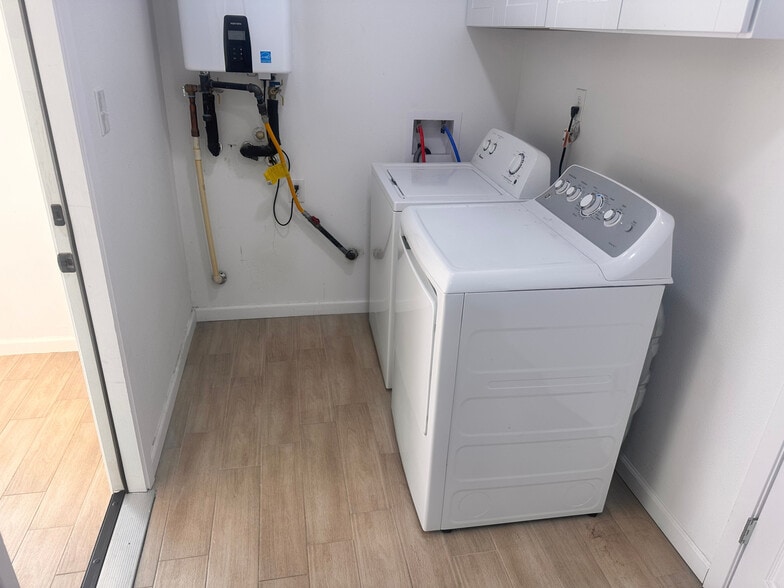 Building Photo - Room in House on Southwest Dr