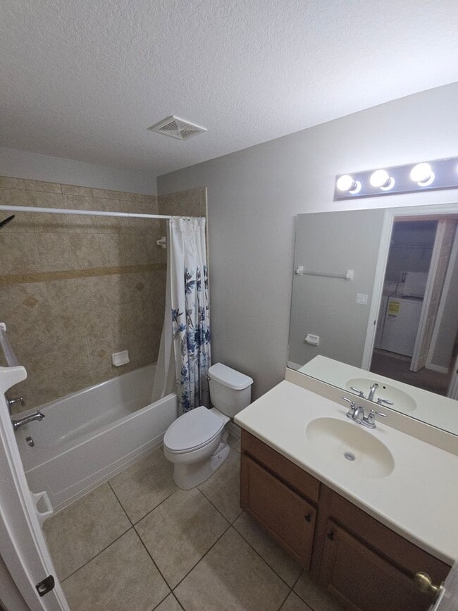 Building Photo - Modern 3 Bedroom 2.5 Bath in Gibsonton (**...
