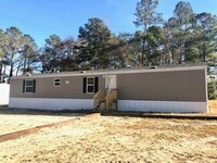 Building Photo - AVAILABLE IN NOW! 3 Bedroom/ 2 Bath! No HO...