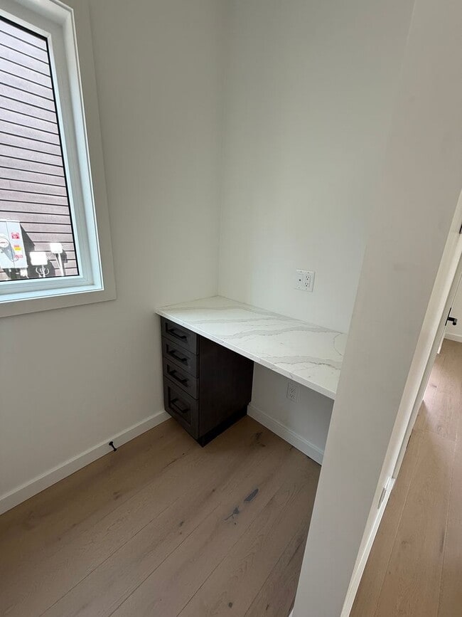 Building Photo - Single Family HOME with 3 Bedrooms 2 1/2 B...