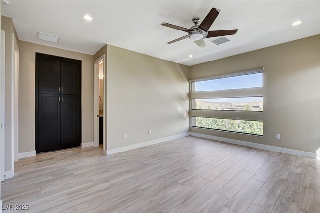 Building Photo - 64 Grey Feather Dr