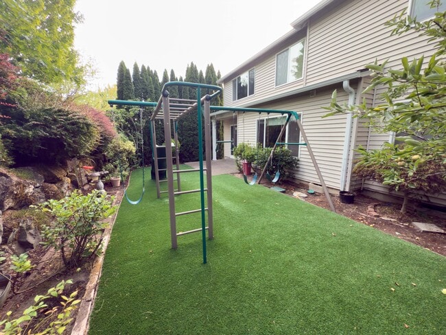 Building Photo - 4630 NW White Mountain Terrace