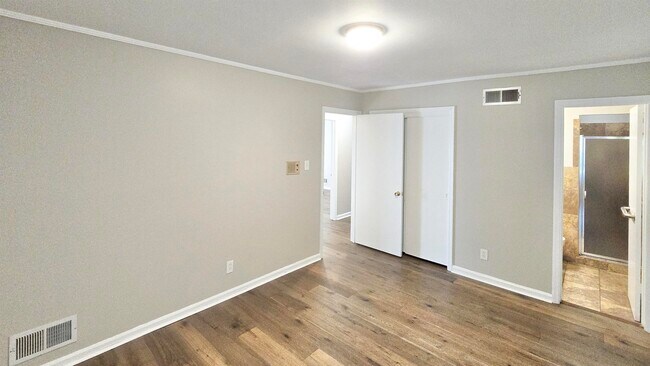 Building Photo - 3068 S Mendenhall Rd