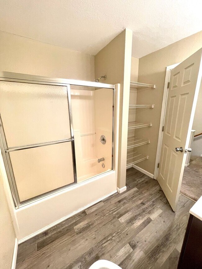 Building Photo - 1413-1415-1415 Risen Star Ct