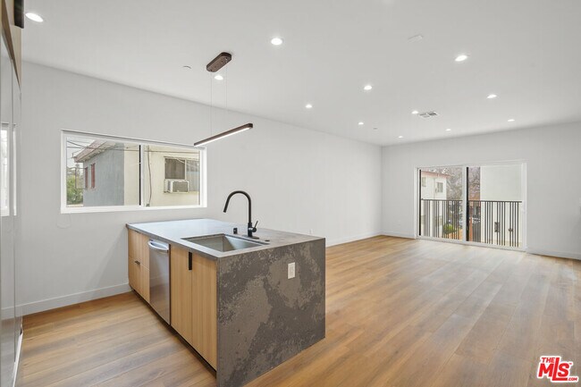 Building Photo - 4527 W 17th St