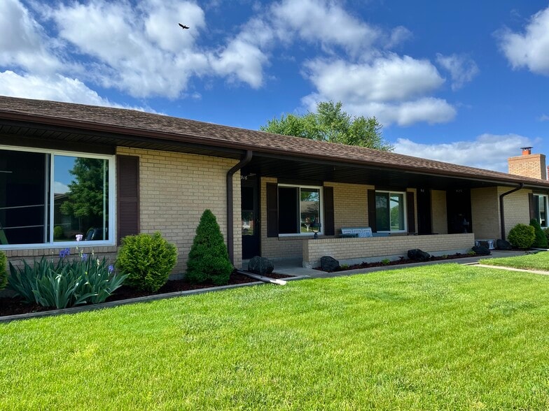 914 Weston Ct- end unit - 914 Weston Ct