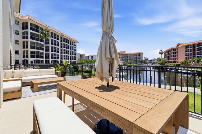 Building Photo - 2871 N Ocean Blvd