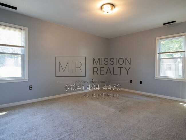 Building Photo - 7750 Robinwood Dr