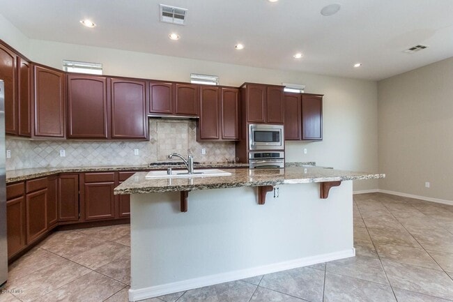 Building Photo - Beautiful Palm Valley Golf Course Home with Casita