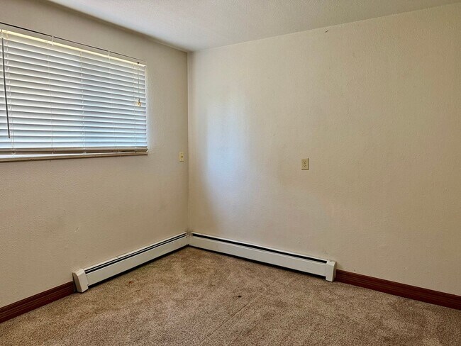 Building Photo - 1628 Azalea Dr