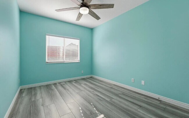 Building Photo - 989 Cinnamon Ridge Dr