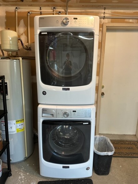 Washer/dryer for tenant use - 903 Prospect Avenue
