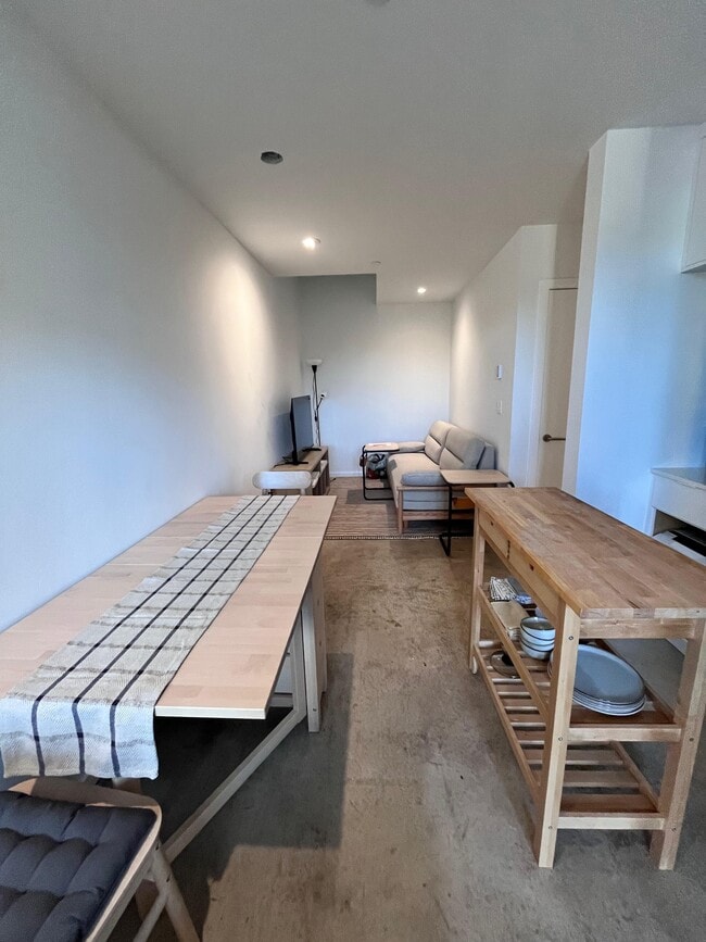 Building Photo - 2950 Fairview Ave E