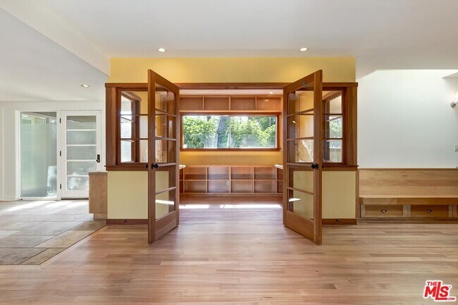 Building Photo - 2670 Carmar Dr