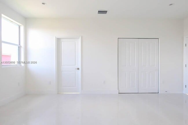 Building Photo - 15631 SW 11th Terrace