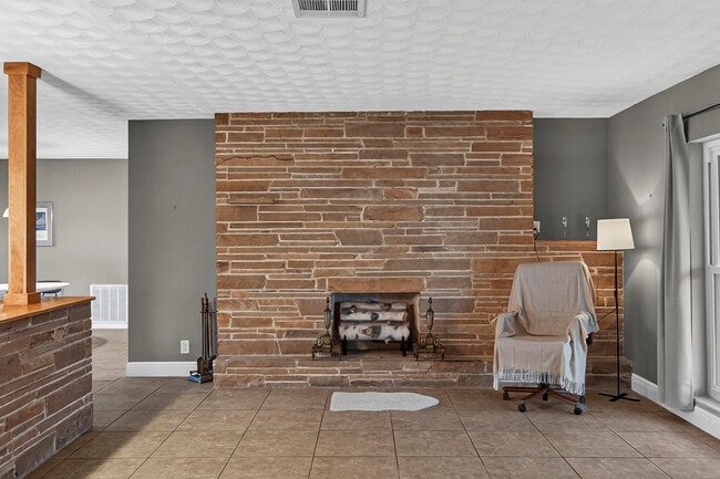 Building Photo - 2750 SE 3rd St