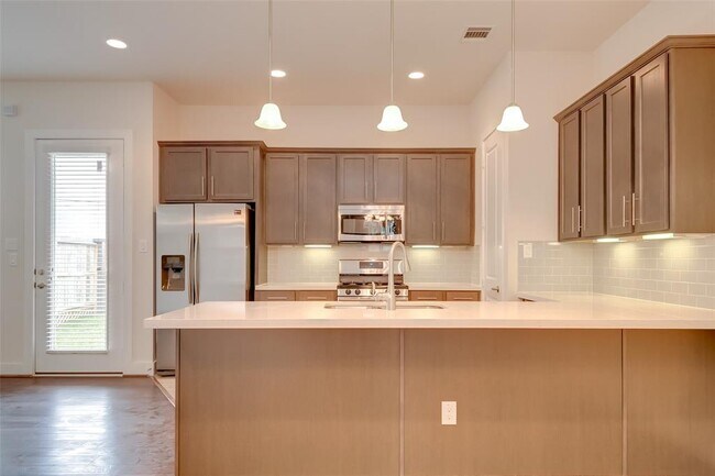 Building Photo - 1844 Parana Dr