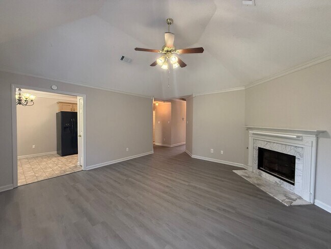 Building Photo - 3 bed, 2 bath in Arlington/Lakeland area