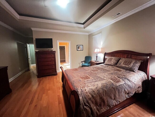 Building Photo - 584 Summerhill Dr