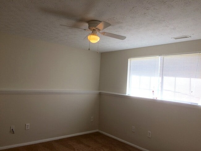 Building Photo - 2063 Raintree Pl