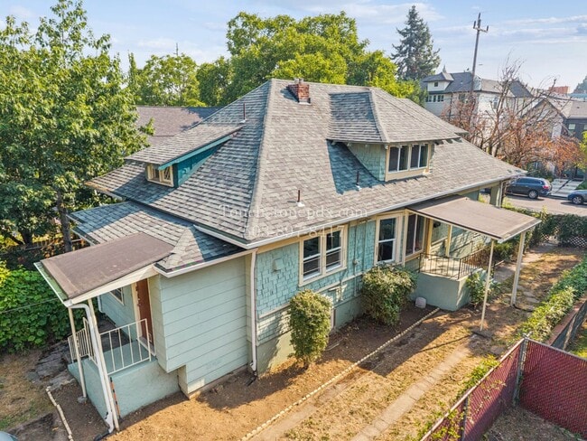 Building Photo - 4315-4317 N. Gantenbein Ave.