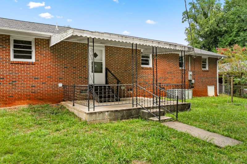 Building Photo - 3912 Seminole Ave