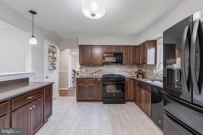 Building Photo - 6006 Rivanna Dr