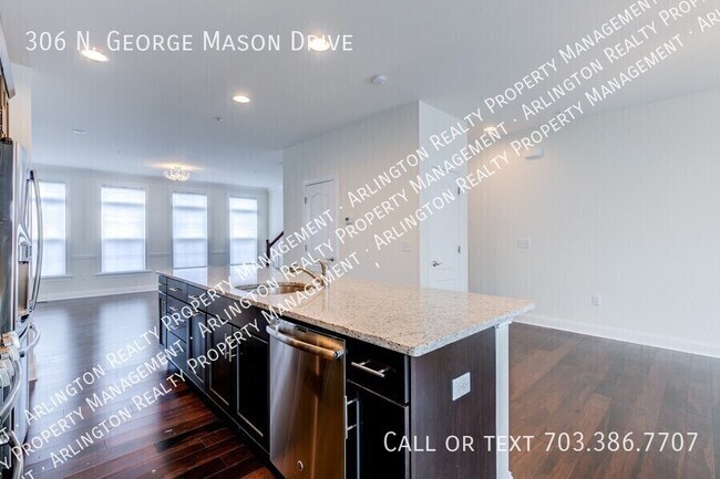 Building Photo - 306 N George Mason Dr