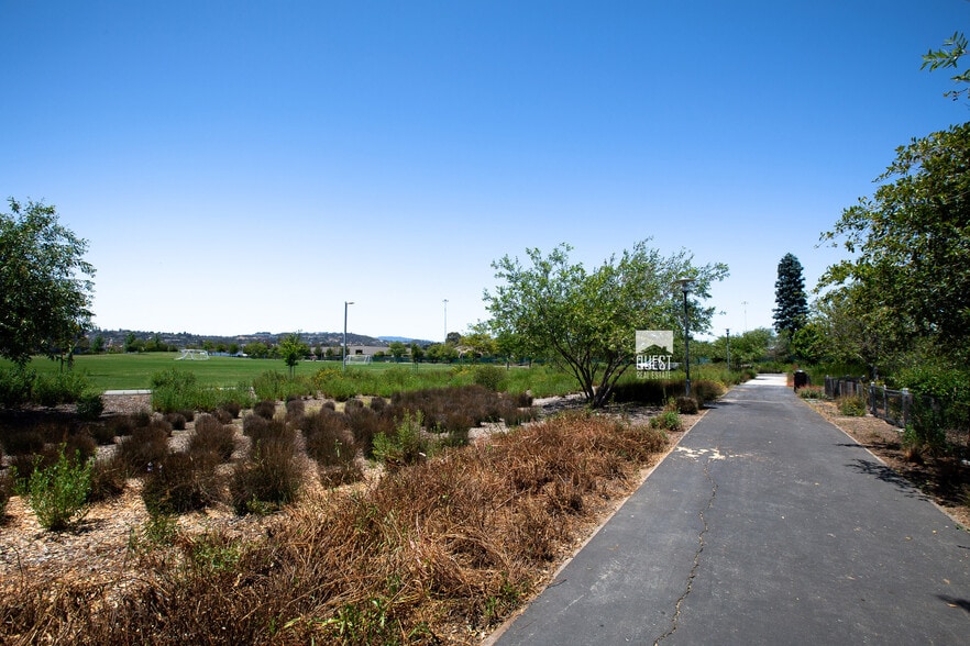 Building Photo - 2103 S Delaware St