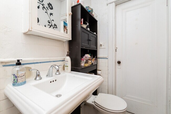 Building Photo - 118 Riverway